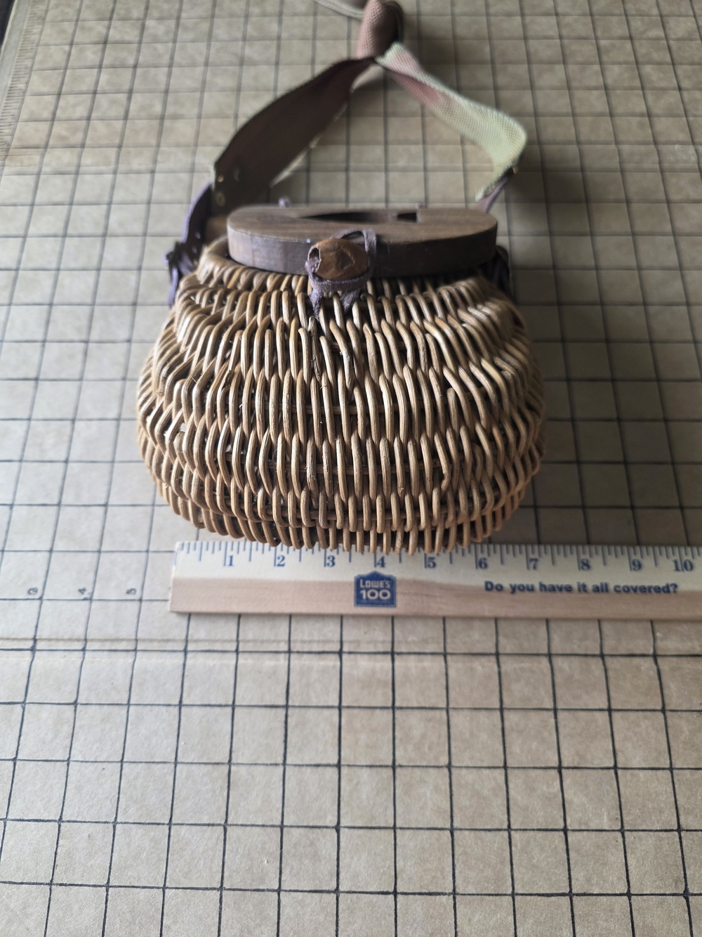 Vintage Wicker Fishing Creel Basket w/ Wood Lid & Strap (7x8x5) - Picture 10 of 16